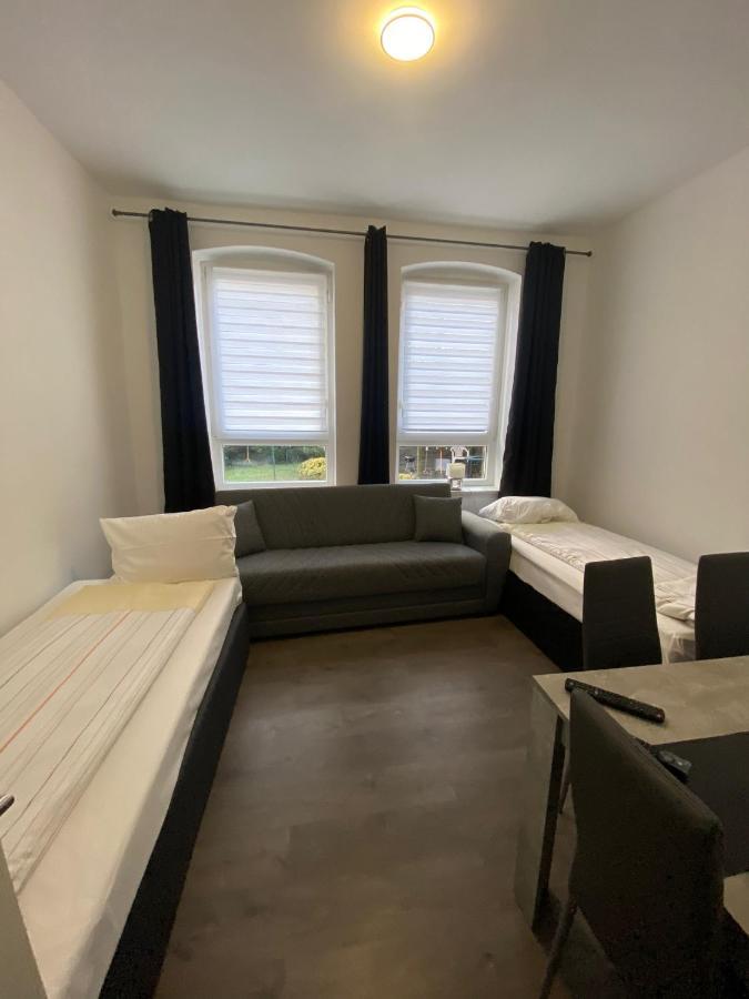 Modernes Apartment Mit 2 Schlafzimmern Und Privatparkplatz Nahe Innenstadt Ноймюнстер Экстерьер фото