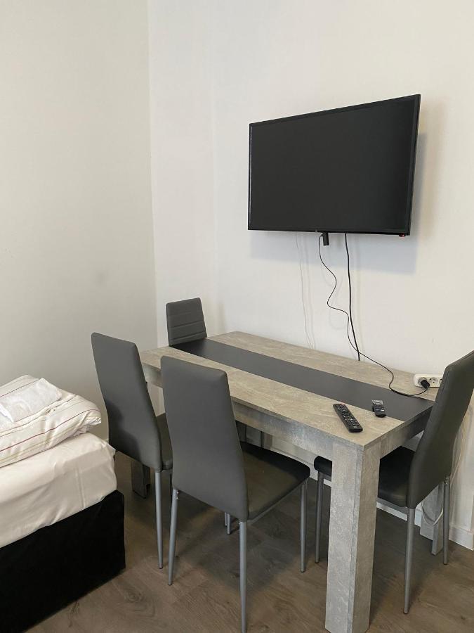 Modernes Apartment Mit 2 Schlafzimmern Und Privatparkplatz Nahe Innenstadt Ноймюнстер Экстерьер фото