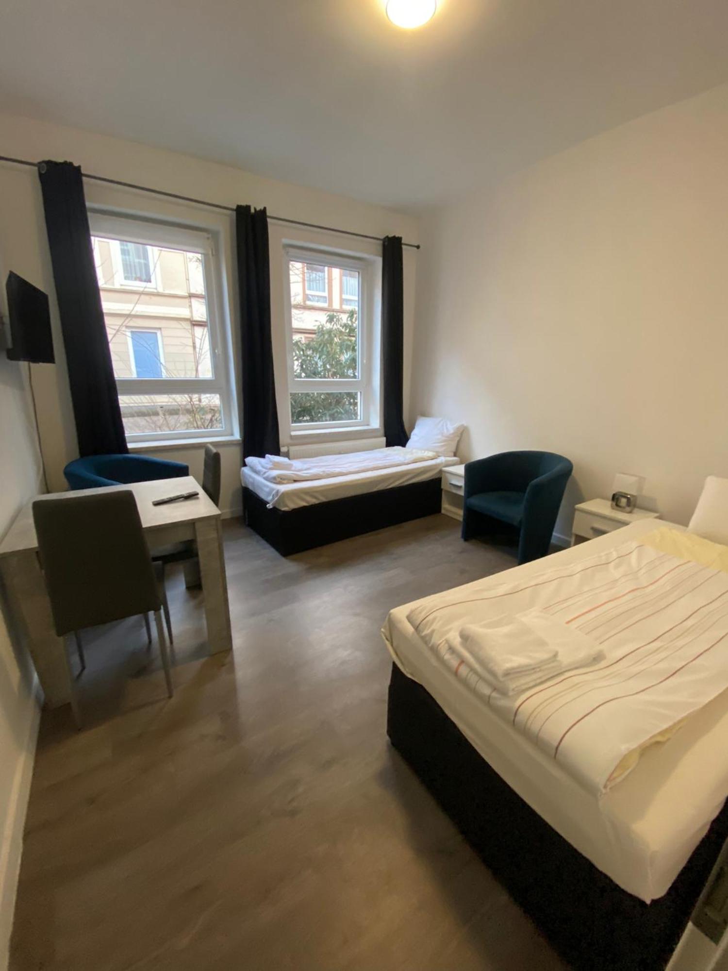 Modernes Apartment Mit 2 Schlafzimmern Und Privatparkplatz Nahe Innenstadt Ноймюнстер Экстерьер фото