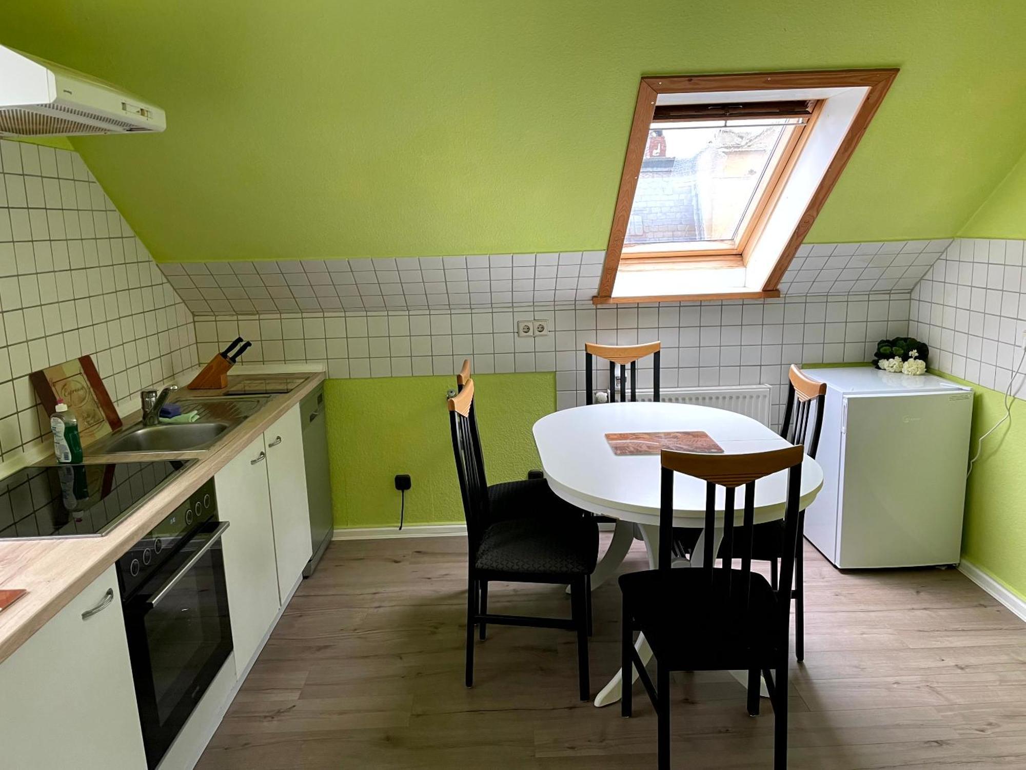 Modernes Apartment Mit 2 Schlafzimmern Und Privatparkplatz Nahe Innenstadt Ноймюнстер Экстерьер фото