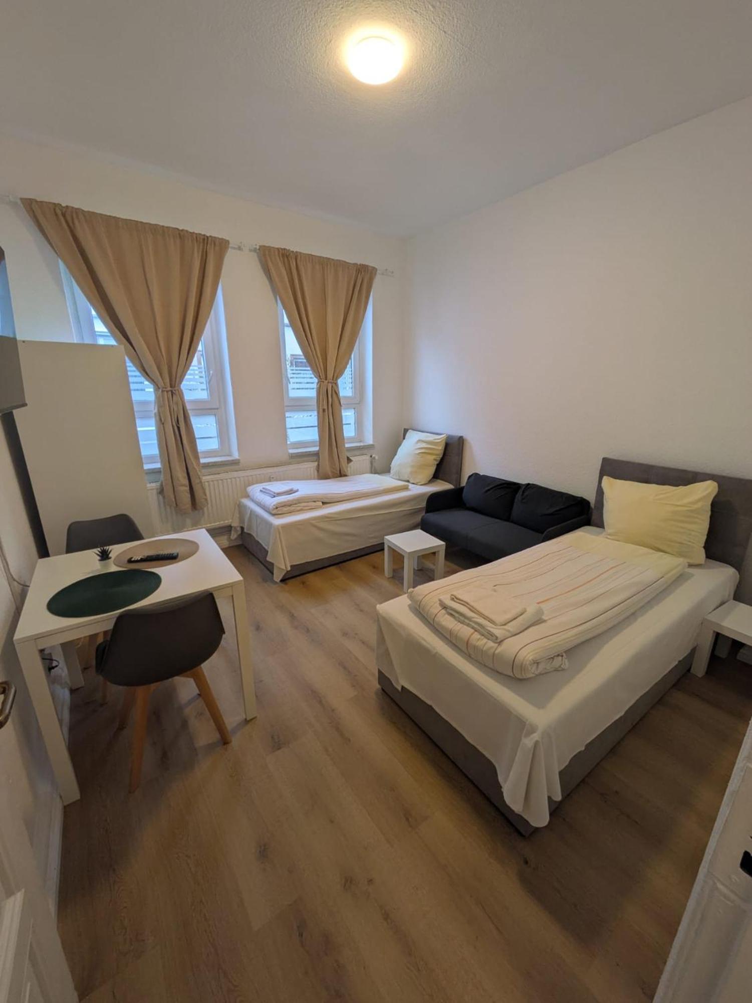 Modernes Apartment Mit 2 Schlafzimmern Und Privatparkplatz Nahe Innenstadt Ноймюнстер Экстерьер фото