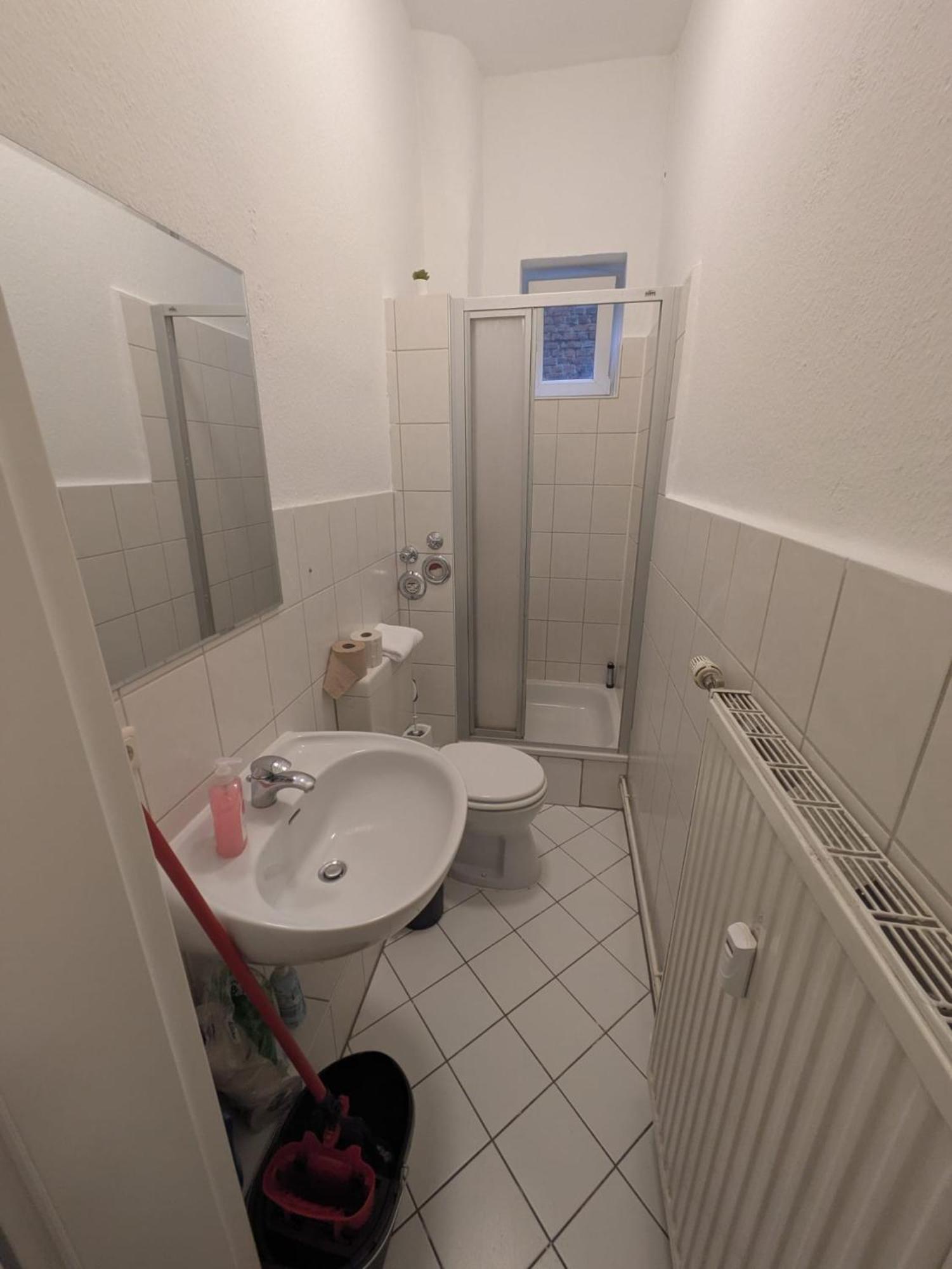 Modernes Apartment Mit 2 Schlafzimmern Und Privatparkplatz Nahe Innenstadt Ноймюнстер Экстерьер фото