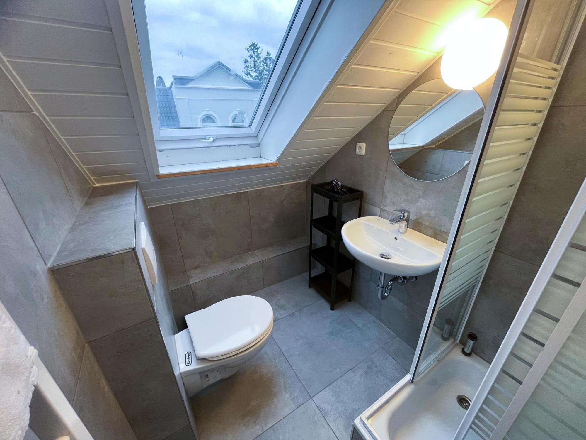 Modernes Apartment Mit 2 Schlafzimmern Und Privatparkplatz Nahe Innenstadt Ноймюнстер Экстерьер фото