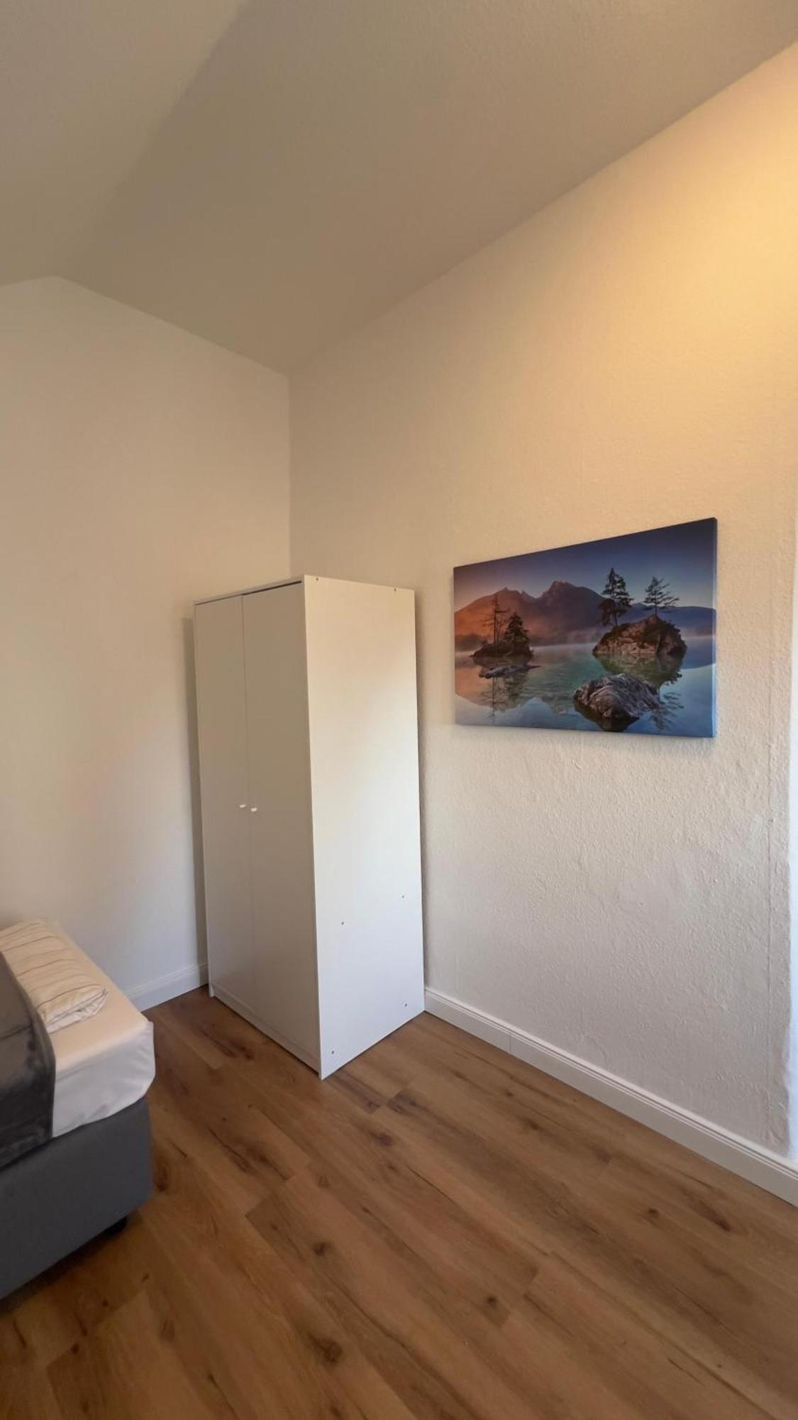 Modernes Apartment Mit 2 Schlafzimmern Und Privatparkplatz Nahe Innenstadt Ноймюнстер Экстерьер фото